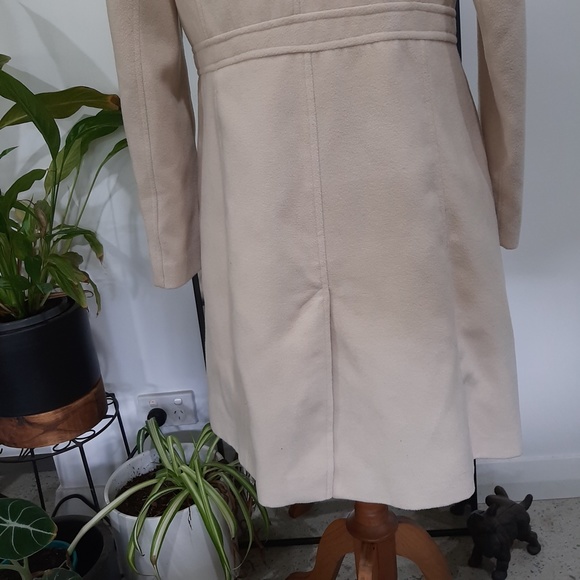 SOLD Long Cream Womens Winter Coat - Size M/L - Picture 8 of 9